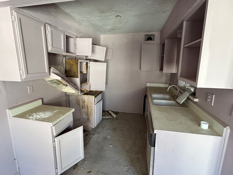 More Photos Of 5924 NW 10th St, Oklahoma City Apartments For Sale