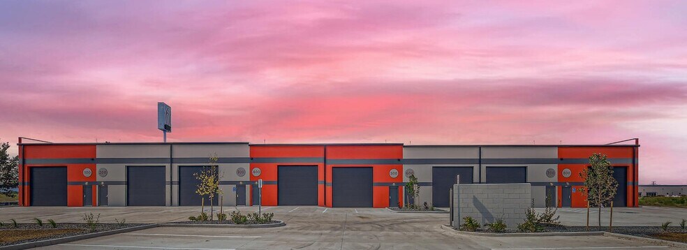 More Photos Of 11 NW Frontage Rd, Fort Collins Showroom For Lease