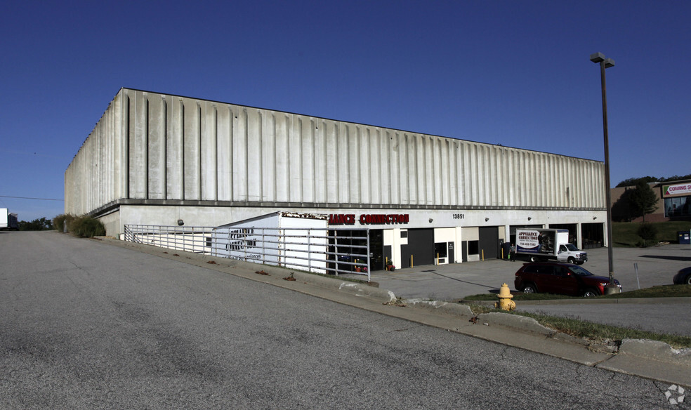 Primary Photo Of 13851 Telegraph Rd, Woodbridge Warehouse For Lease