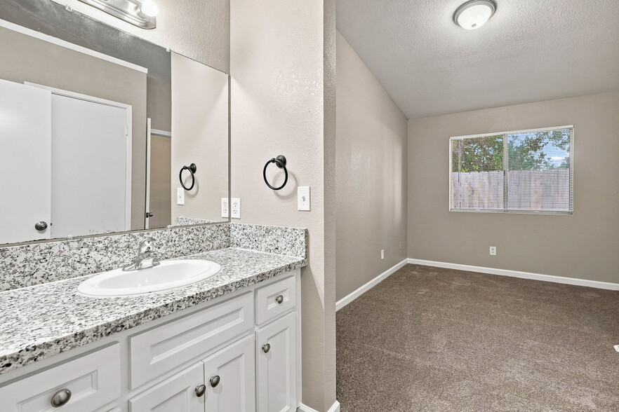 More Photos Of 1262 N Marks Ave, Fresno Apartments For Sale