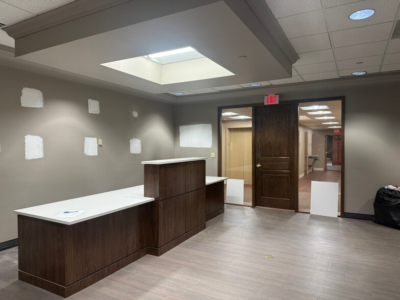 More Photos Of 3271 E Battlefield St, Springfield Office For Lease