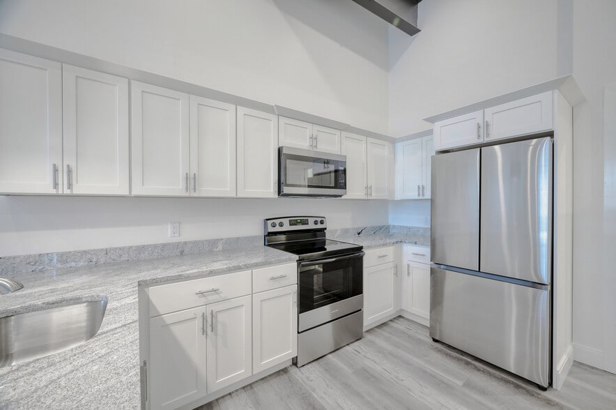 More Photos Of 10 Water St, Plymouth Apartments For Sale