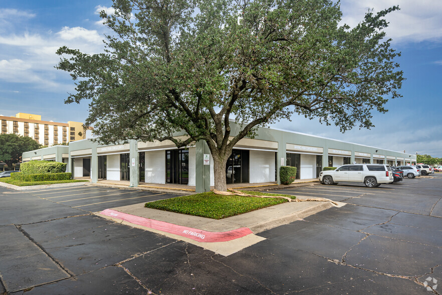 Primary Photo Of 9000 Southwest Fwy, Houston Unknown For Lease