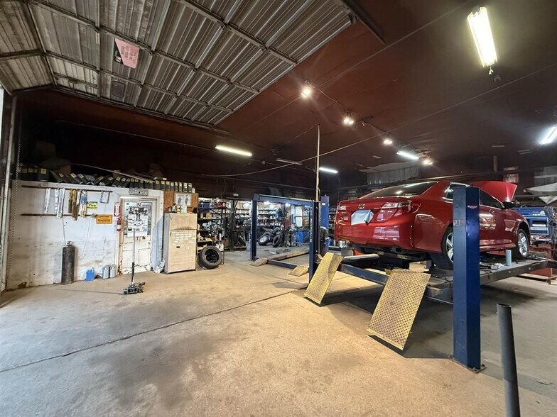 More Photos Of 114 Glenville Loop, Calhoun General Retail For Sale