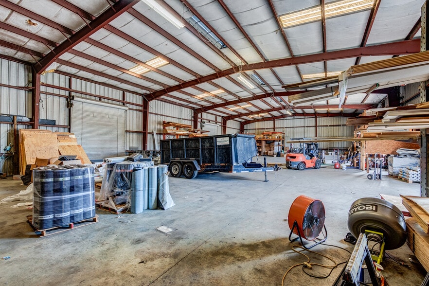More Photos Of 6901 S 78th St, Riverview Warehouse For Lease
