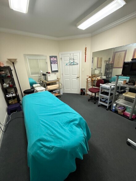 More Photos Of 5640 Six Forks Rd, Raleigh Office For Sale