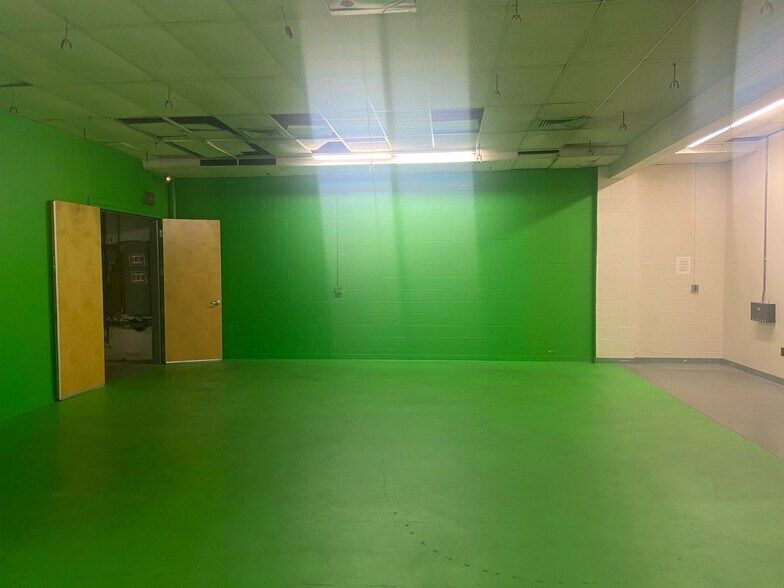 More Photos Of 1300-1318 Western Ave, Pittsburgh Flex For Lease