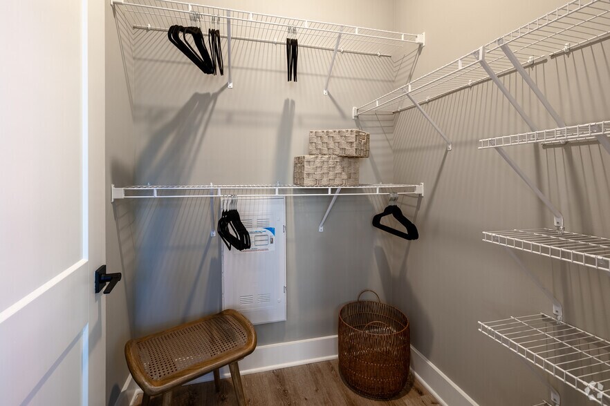 More Photos Of 146 Roberts St, Asheville Apartments For Lease