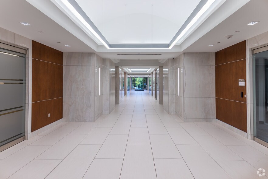 More Photos Of 521 E Morehead St, Charlotte Office Residential For Lease