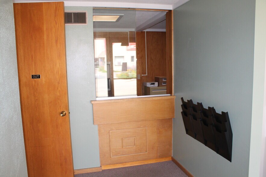 More Photos Of 129 E Locust St, Dekalb Office For Sale