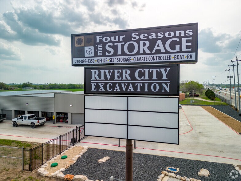More Photos Of 14322 IH 10 E, Converse Self Storage For Lease