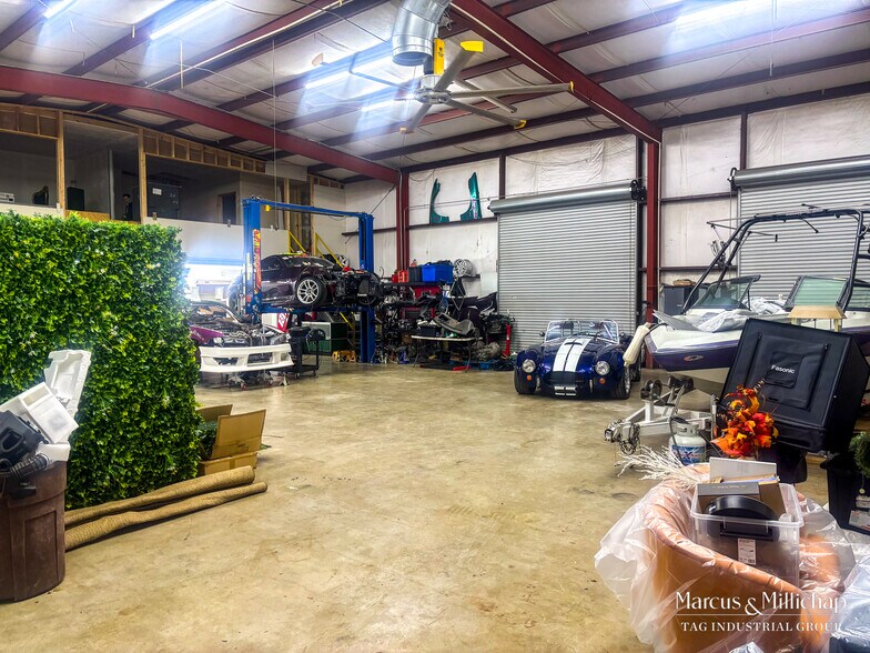 More Photos Of 209 Tradesmen Dr, Hutto Warehouse For Sale