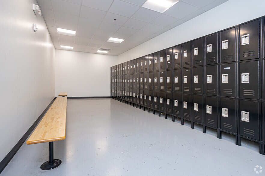 More Photos Of 1001 Industrial Park Dr, Clinton Manufacturing For Lease