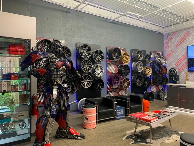 More Photos Of 350-370 Lexington Dr, Buffalo Grove Flex For Lease