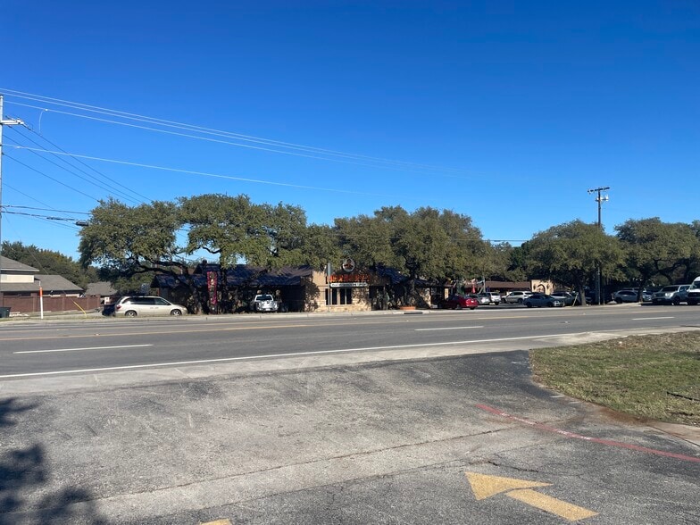 More Photos Of 1515 N Walnut Ave, New Braunfels Freestanding For Lease