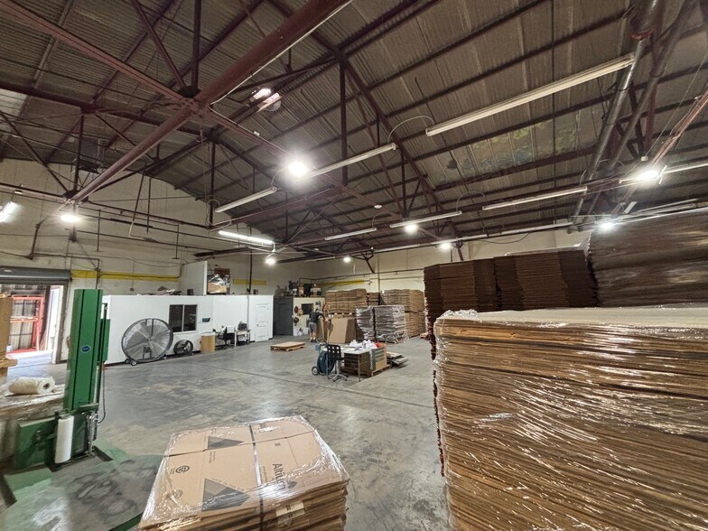 More Photos Of 1880 W Fillmore St, Phoenix Warehouse For Lease