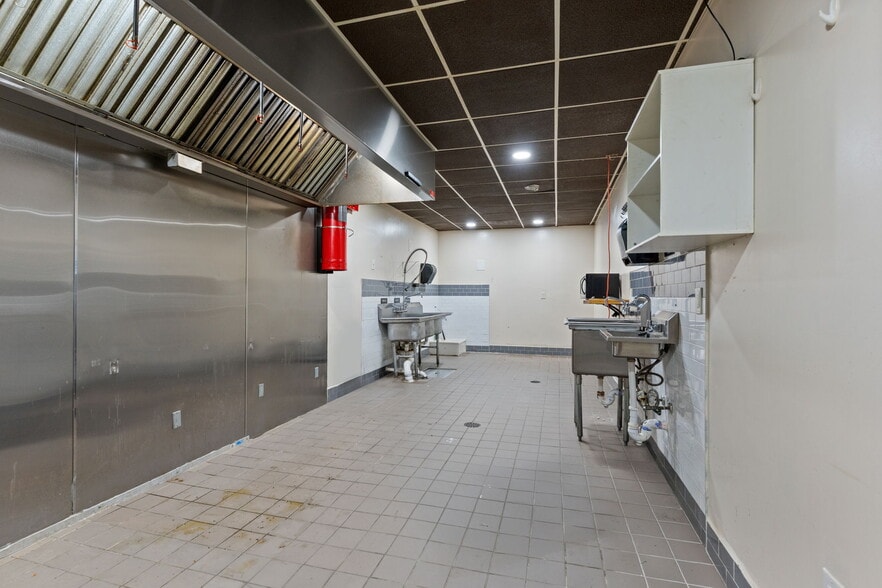 More Photos Of 318 S Broad St, Trenton Storefront For Sale