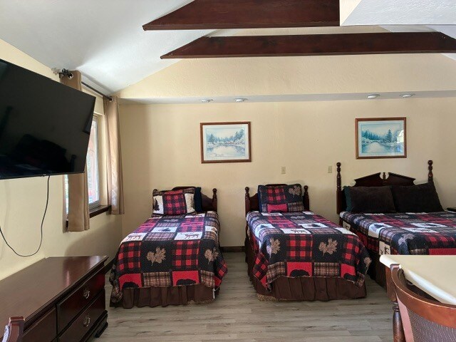 More Photos Of 4112 Redwood Dr, Redway Hotel For Sale