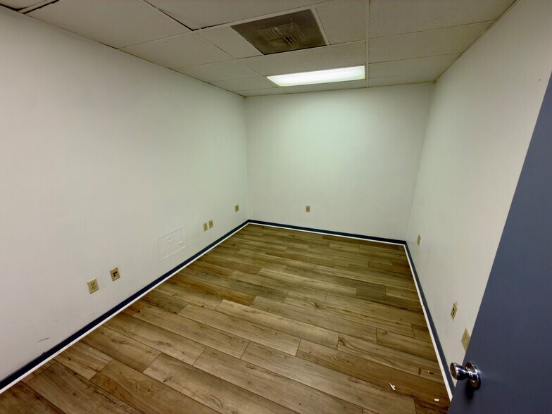 More Photos Of 3885 N Palafox Hwy, Pensacola Warehouse For Sale