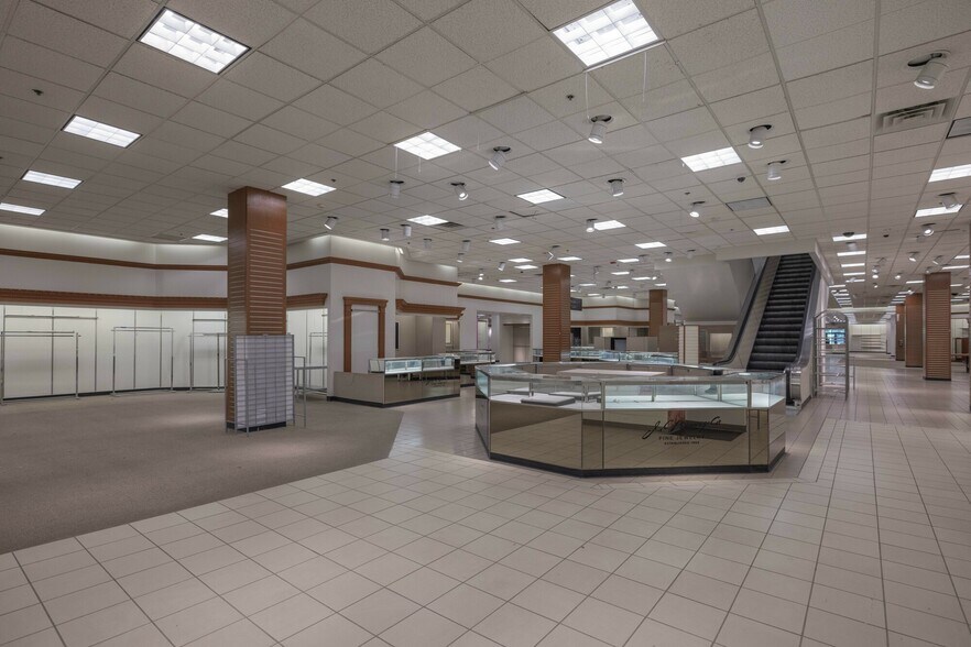 More Photos Of 7 S Tunnel Rd, Asheville Department Store For Sale