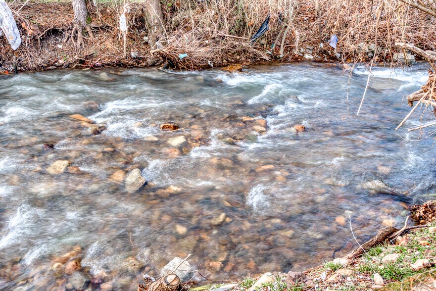 More Photos Of 324 S Commerce St, Marion Loft Creative Space For Sale