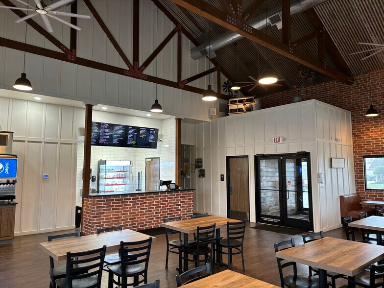 More Photos Of 418 Main St, Jenks Fast Food For Sale