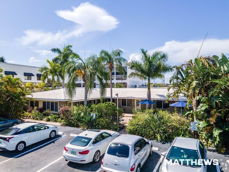 Primary Photo Of 2648 NE 32nd St, Fort Lauderdale Hotel For Sale