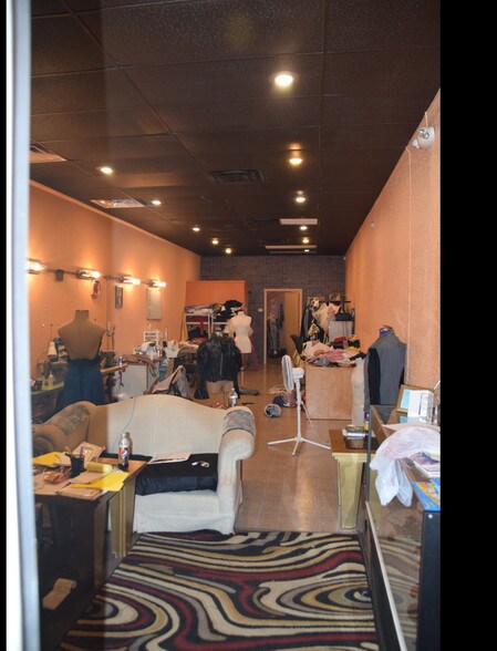 More Photos Of 21048-21054 Kelly Rd, Eastpointe Storefront For Sale