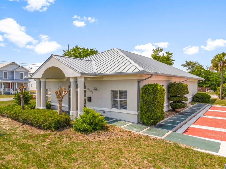 More Photos Of 5907 Sr-22, Panama City Funeral Home For Lease