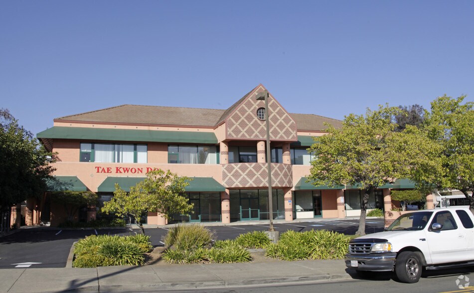 More Photos Of 425 Military East St, Benicia Freestanding For Lease