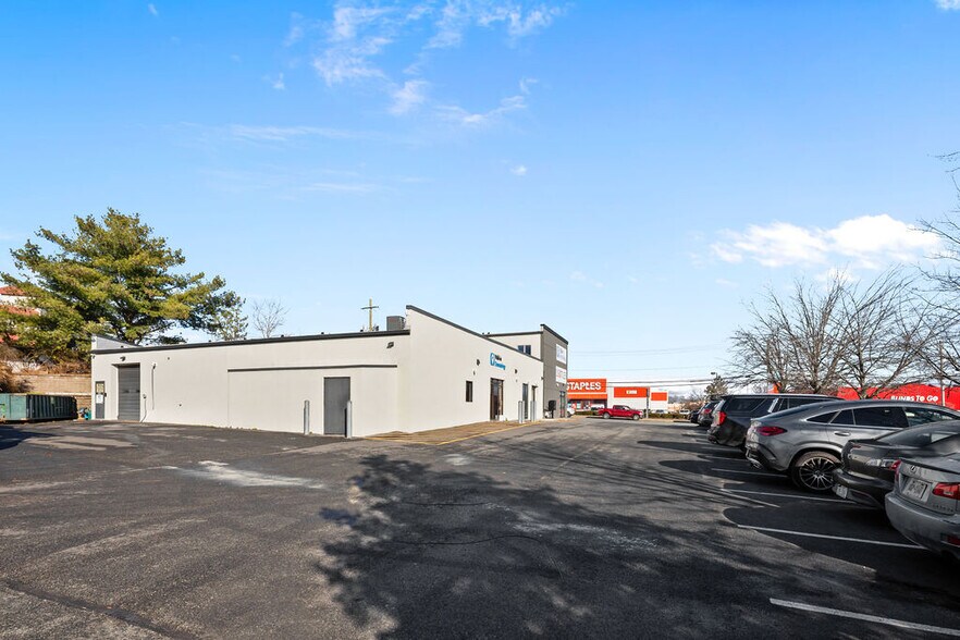 More Photos Of 233 W Route 59, Nanuet Storefront For Lease