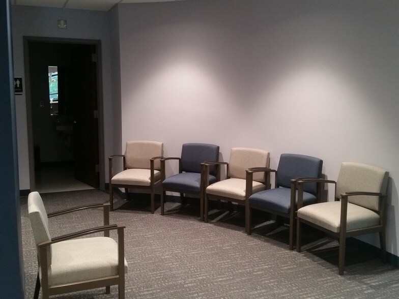 More Photos Of 35 Jolley Dr, Bloomfield Medical For Lease