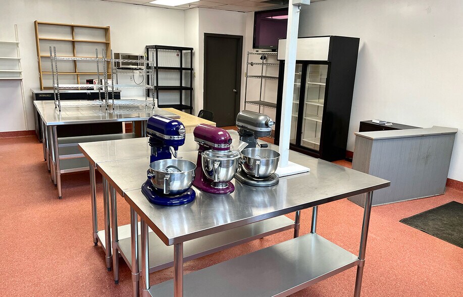 More Photos Of 431 Thames Ave, Winnipeg Office For Lease