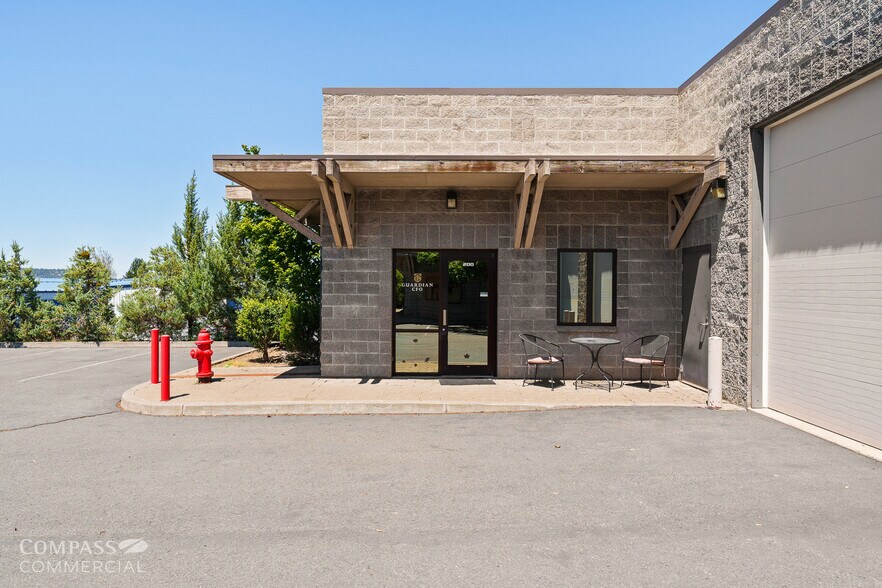 More Photos Of 720 SE Business Way, Bend Warehouse For Sale