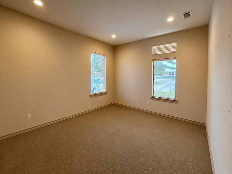 More Photos Of 701-901 Tradewinds Blvd, Midland Office For Lease