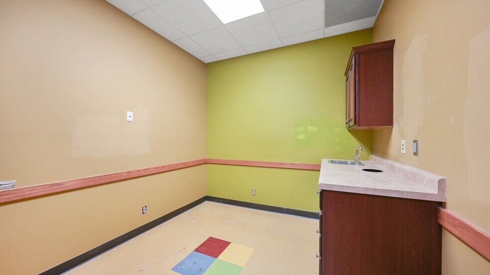 More Photos Of 2265 Bagnell Dam Blvd, Lake Ozark Office For Sale