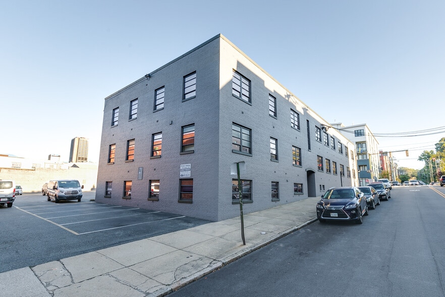 More Photos Of 2025 E Main St, Richmond Office For Lease