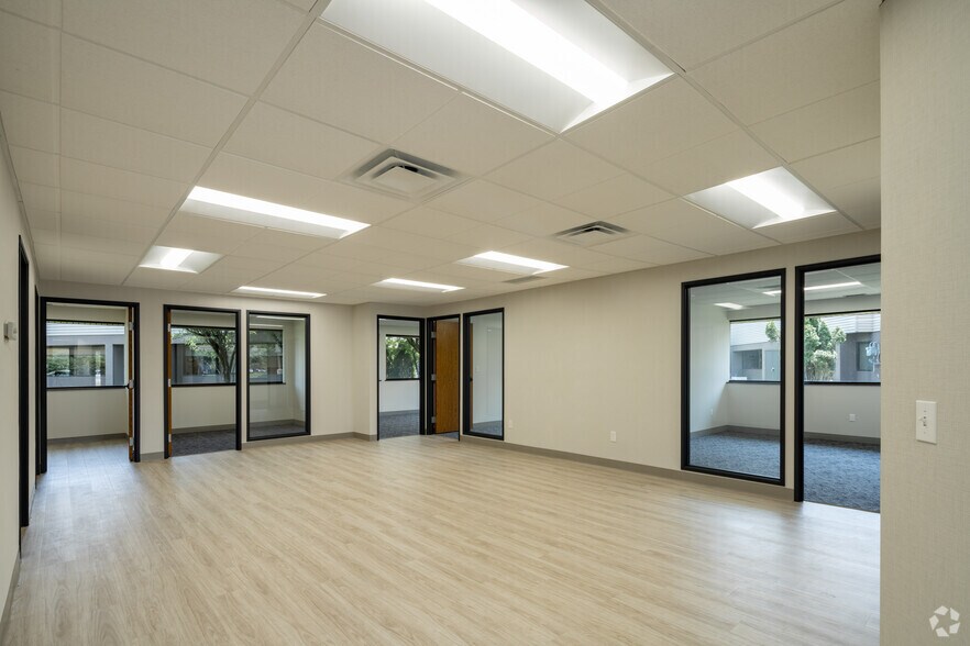 More Photos Of 27650-27652 Franklin Rd, Southfield Unknown For Lease