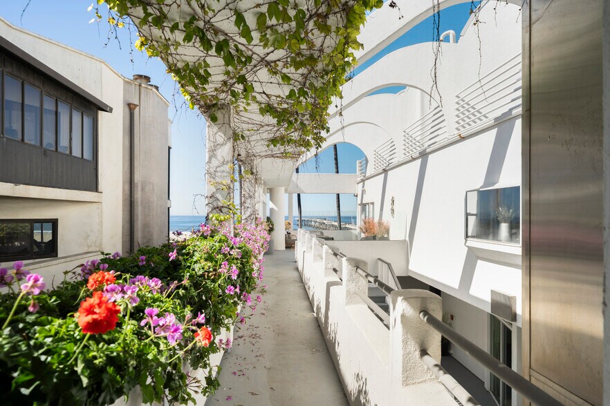 More Photos Of 3111 Ocean Front Walk, Marina Del Rey Apartments For Sale