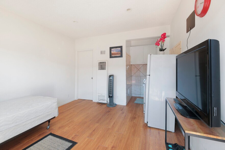 More Photos Of 1719 N Wilton Pl, Los Angeles Apartments For Sale
