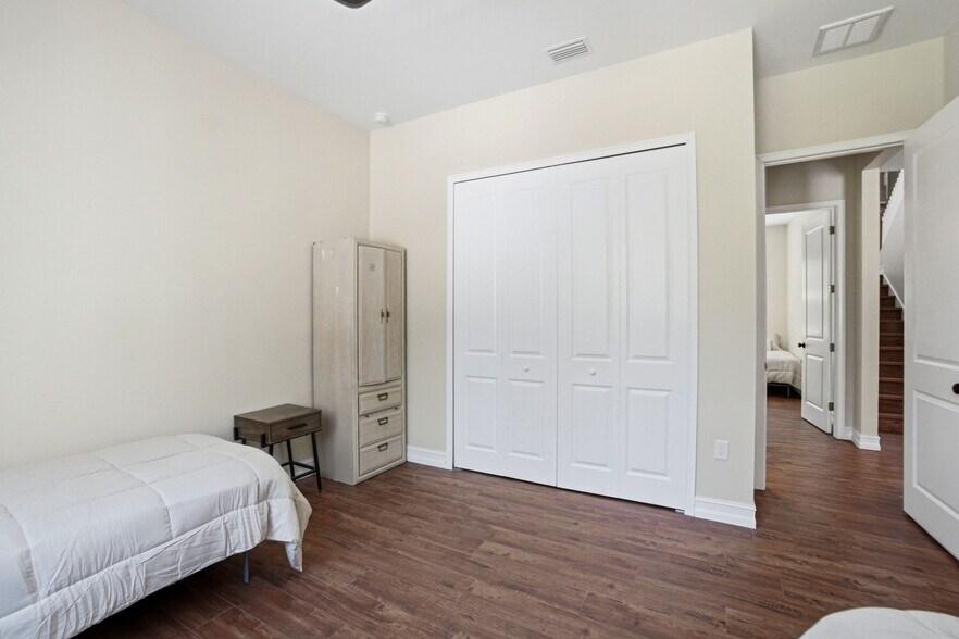 More Photos Of 4120 3rd Ave NW, Naples Apartments For Sale