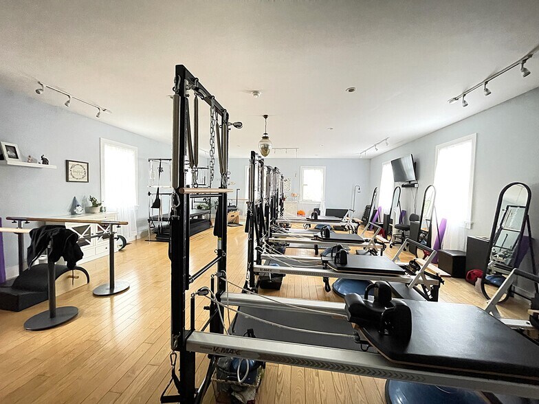 More Photos Of 205 Brooklea Dr, Fayetteville Office Residential For Sale