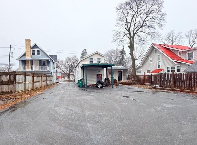 More Photos Of 87 Lake St, Hamburg General Retail For Sale