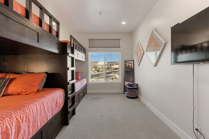 More Photos Of 2248 N Double Eagle Ln, Washington Specialty For Sale