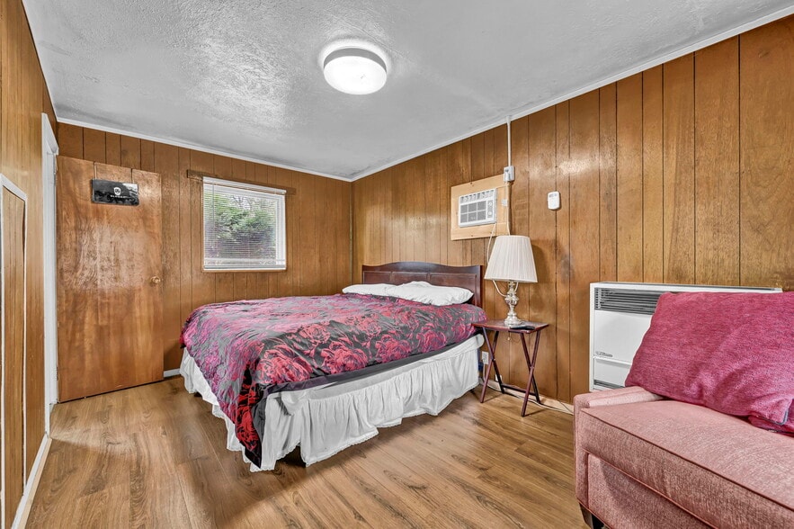 More Photos Of 44077 Oberlin Elyria Rd, Oberlin Hotel For Sale