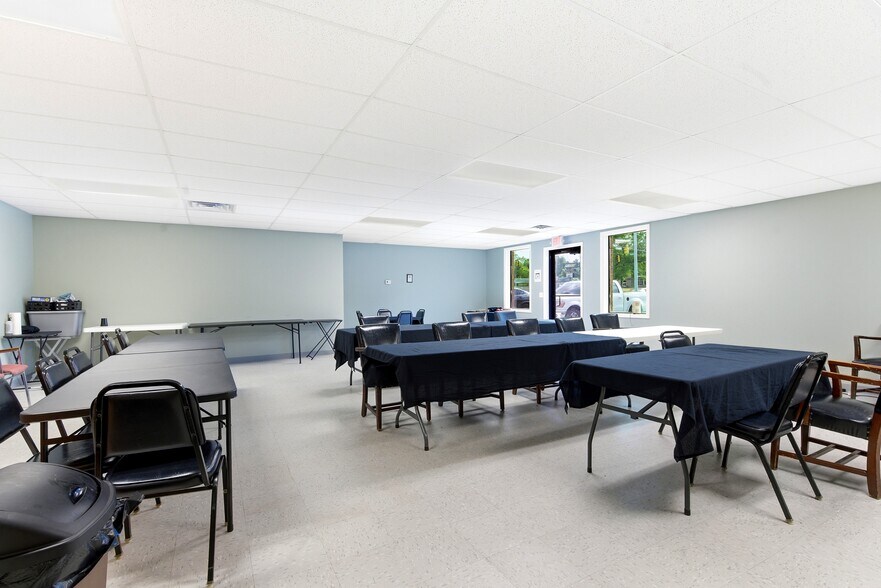 More Photos Of 622 W Market St, Bolivar Medical For Sale