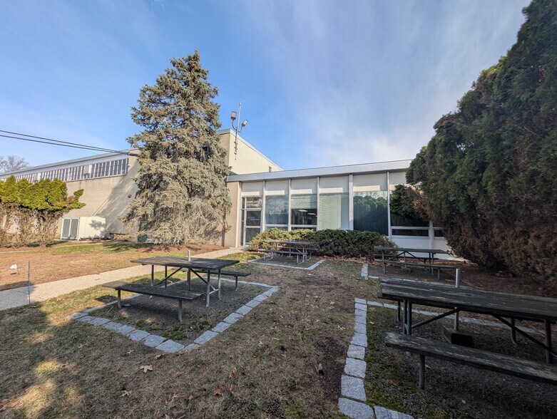 More Photos Of 1 Pond Rd, Rockleigh Warehouse For Lease