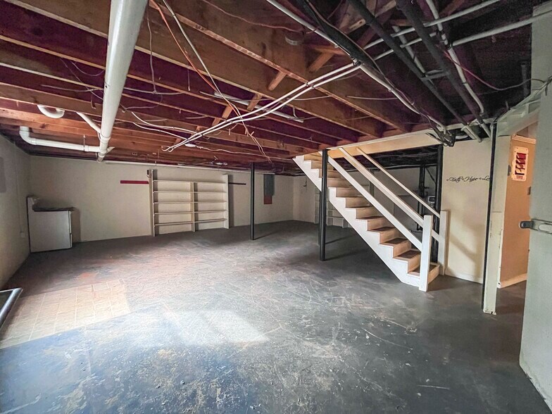 More Photos Of 1001 E Lynchburg Salem Tpke, Bedford Office For Sale