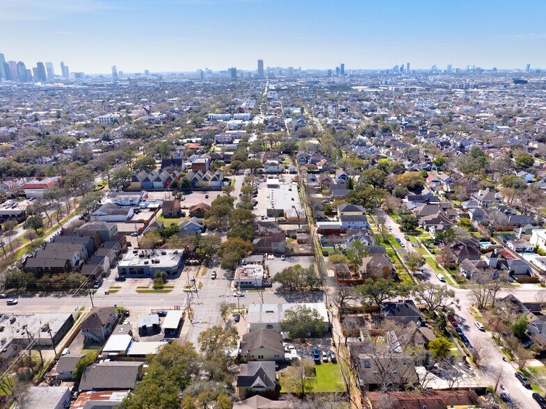 More Photos Of 1333-1335 Yale St, Houston General Retail For Sale