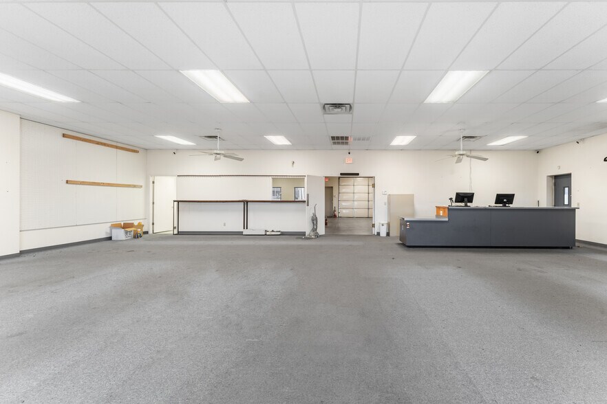 More Photos Of 2103 S Thompson St, Springdale Freestanding For Sale